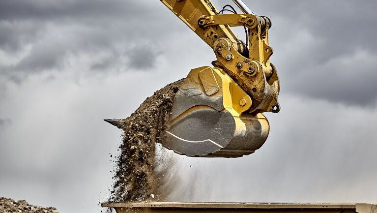 Detaljbilde av skuff til gravemaskin